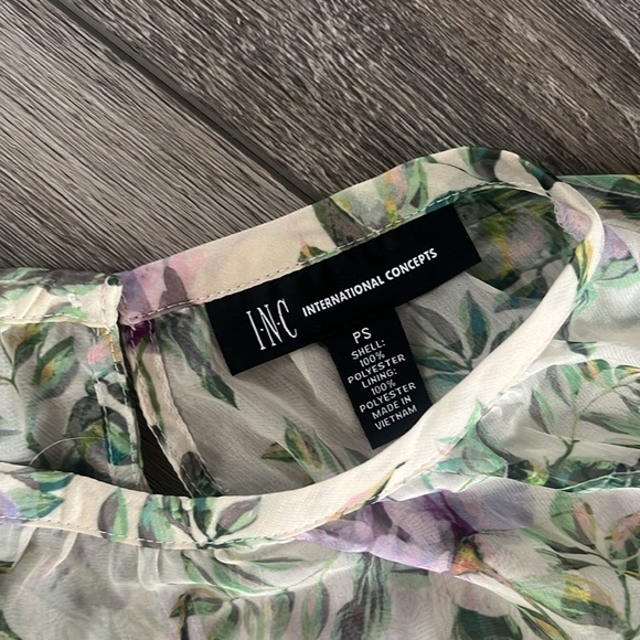 I.N.C International Concepts
Floral Puff-Sleeve Top size small - Picture 3 of 4